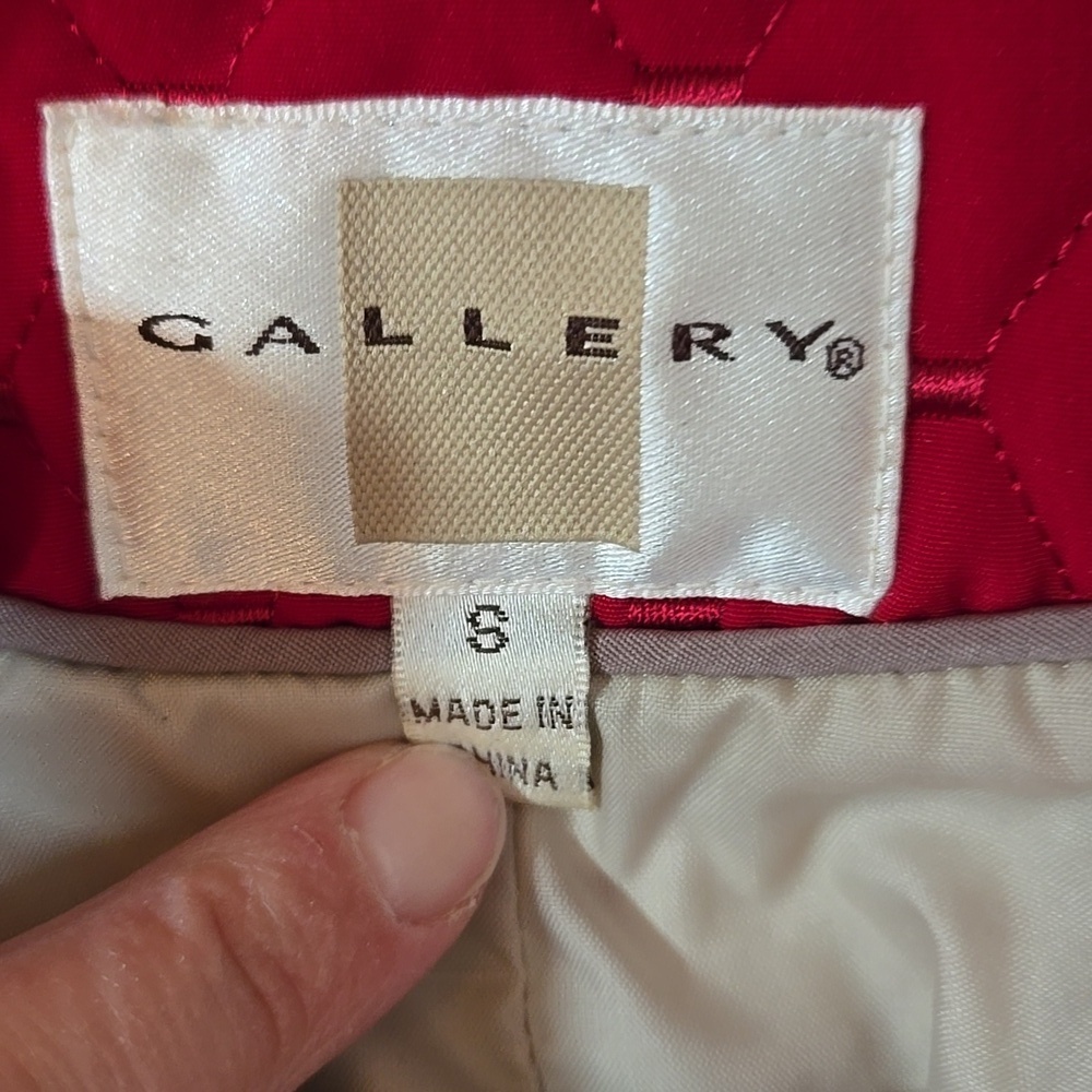 Gallery | Red Quilted Jacket Size Small - Picture 8 of 10